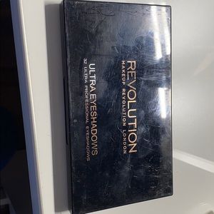 Revolution makeup. Ultra eyeshadows.